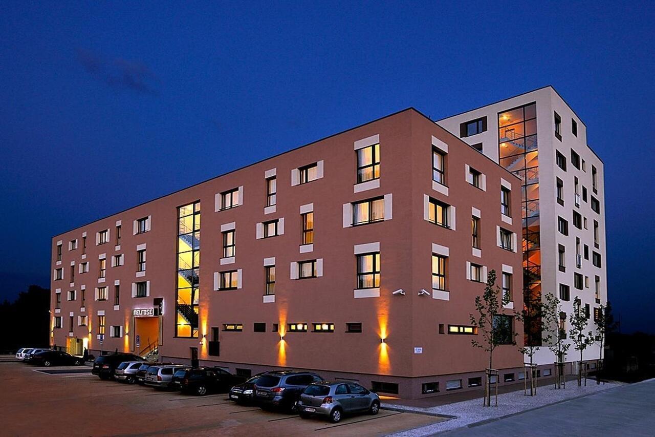 Melrose Apartments Братислава Экстерьер фото